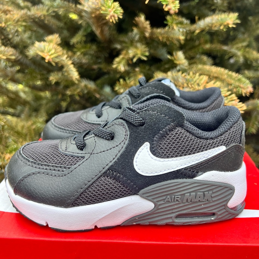 Nike Air Max Excee size 9c brand new